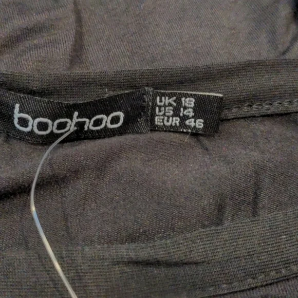 Boohoo Black Basic Oversized Crew Neck Tee - Picture 4 of 5